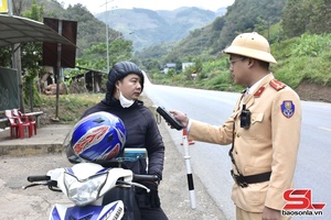 'Xử phạt 103 trường hợp vi phạm TTATGT ngày 1 Tết Bính Ngọ