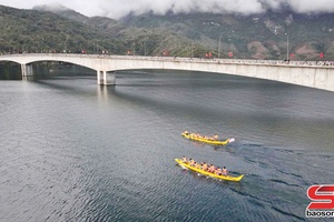'Sôi động Lễ hội đua thuyền truyền thống xã Quỳnh Nhai năm 2026