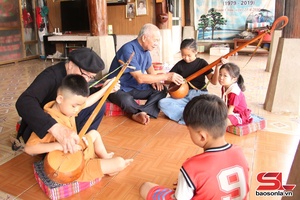 'Gia đình – nơi trao truyền giá trị truyền thống