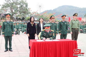 Tưng bừng Lễ giao nhận quân khu vực Mường La