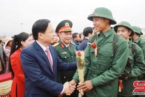 'Thanh niên Sơn La hăng hái lên đường nhập ngũ