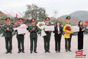 Tưng bừng Lễ giao nhận quân khu vực Mường La