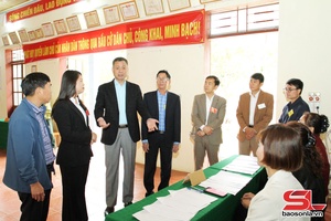 Cử tri tổ dân phố Chiềng Lề nô nức đi bầu cử