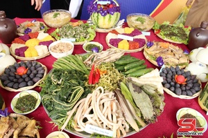 Trắng trời hoa ban, nồng nàn vị măng đắng