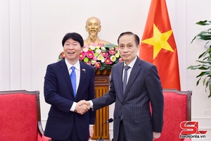 Đồng chí Bộ trưởng Ngoại giao tiếp Thống đốc tỉnh Okayama, Nhật Bản