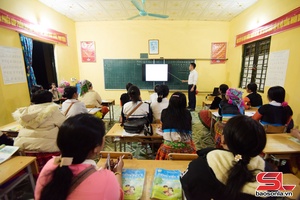 'Lớp học đặc biệt trên bản Làng Sáng