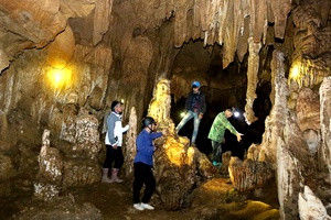 'Khám phá hang Tà Ẻn