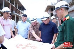 Đồng chí Phó Bí thư Tỉnh ủy, Chủ tịch Ủy ban MTTQ Việt Nam tỉnh làm việc tại xã Chiềng Khương