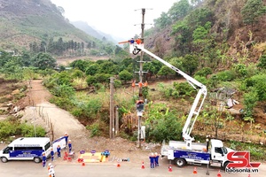 Giữ vững dòng điện trong mùa mưa lũ