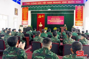 'Khai giảng lớp bổ túc sĩ quan dự bị cấp đại đội và huấn luyện chuyển loại hỏa khí đi cùng