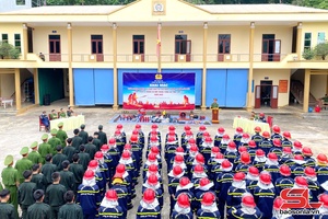 'Huấn luyện nghiệp vụ chữa cháy và cứu nạn, cứu hộ cho chiến sĩ nghĩa vụ mới