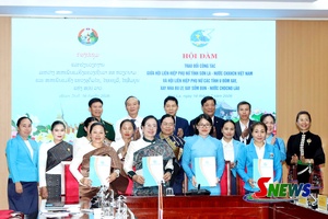 'Hội đàm trao đổi công tác giữa Hội LHPN tỉnh Sơn La và Hội LHPN 3 tỉnh nước CHDCND Lào