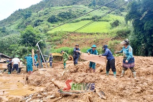 'Bộ CHQS tỉnh giúp xã Ngọc Chiến khắc phục hậu quả thiên tai