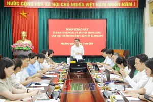 Ban Tuyên giáo và Dân vận Trung ương khảo sát việc triển khai phong trào “Bình dân học vụ số” tại xã Mai Sơn và phường Chiềng Cơi