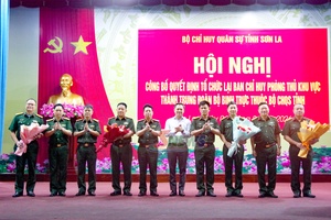 Công bố Quyết định của Bộ Quốc phòng về việc giải thể, tổ chức lại Ban Chỉ huy Phòng thủ khu vực thành Trung đoàn bộ binh