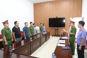 'Khởi tố, tạm giam 4 bị can khai thác cát trái phép tại Mường Bú