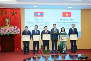 Lễ trao tặng Huân chương của nước CHDCND Lào cho các tập thể, cá nhân tỉnh Sơn La