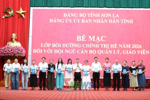 'Bế mạc lớp bồi dưỡng chính trị hè cho cán bộ quản lý, giáo viên năm 2026