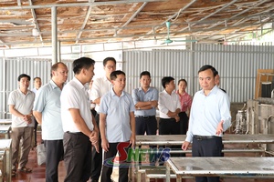 'Đồng chí Phó Chủ tịch Thường trực UBND tỉnh kiểm tra công tác chuẩn bị khai giảng tại các xã Gia Phù, Kim Bon, Bắc Yên