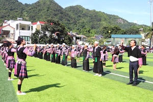 Mãn nhãn màn đồng diễn ném pao