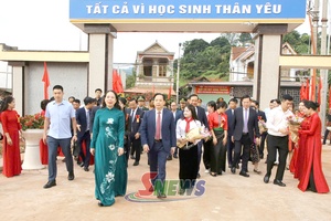 Phó Chủ tịch nước Võ Thị Ánh Xuân dự Lễ khai giảng năm học mới và khánh thành Trường Phổ thông nội trú Tiểu học và Trung học cơ sở Chiềng Sơn