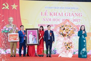 Phó Chủ tịch nước Võ Thị Ánh Xuân dự Lễ khai giảng năm học mới và khánh thành Trường Phổ thông nội trú Tiểu học và Trung học cơ sở Chiềng Sơn