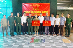 'Bàn giao “Nhà tình nghĩa” và “Nhà đồng đội” tại xã Tân Phong và Suối Tọ