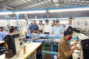 'Kiểm tra việc chấp hành pháp luật lao động tại Công ty CP Giầy Yên Châu
