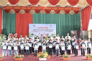 'Quỹ Bảo vệ và Phát triển rừng tỉnh đồng hành cùng học sinh đến trường