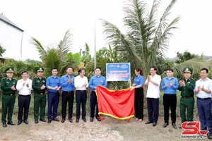 Youngsters join border trip