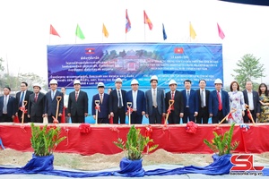 Son La delegation attends ceremony to commence Children's Cultural Center in Laos’ Bokeo province