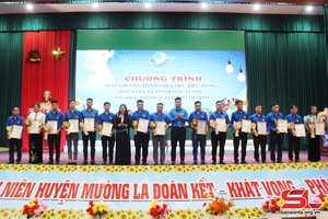 Muong La’s oustanding youths honoured