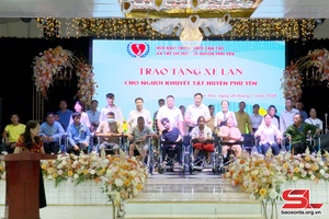 Phu Yen donates wheelchairs to people with disabilities