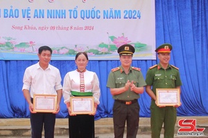 Van Ho holds “All people join hands in safeguarding national security” festival 2024