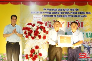 Phu Yen organises “All people join hands in safeguarding national security” festival