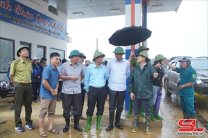 Vice Chairman of provincial People's Committee inspects post-landslide recovery in Bac Yen district