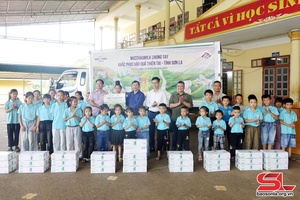 Disaster-hit students receive milk, cash