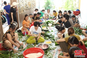 'Over 1,000 square glutinous rice cakes made in support of flood victims