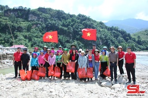 '375 gifts delivered to disaster-hit residents in Ngoc Chien commune