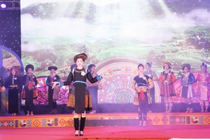 '"Beauty in Ethnic Costumes" pageant takes place in Bac Yen district