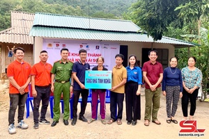 '“House of Gratitude” handed over to poor household in Phu Yen district