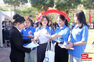 Job fair held in Van Ho district