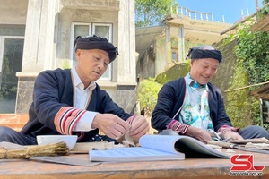 Ancient books of ethnic minority groups preserved