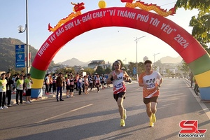 Toyota Tay Bac Son La holds "For My Beloved City" Run