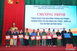 Thanh Hoa, Son La families present gifts to Quynh Nhai district