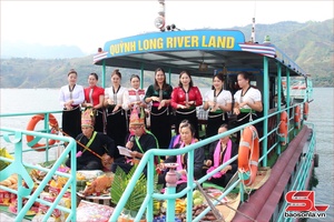 Fish release aims to restore aquatic resources in Quynh Nhai reservoir