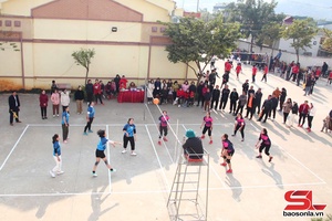 'Open air volleyball tournament celebrates Moc Chau’s township status 