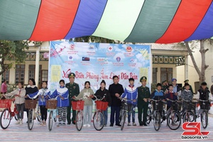 '"Warm Spring” programme held for Sop Cop district’s residents