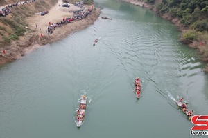 'Boat racing festival celebrates Party’s founding anniversary, Lunar New Year