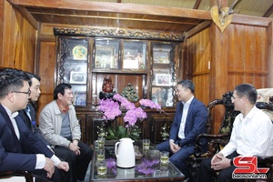 Chairman of provincial People’s Committee pays pre-Tet visits to former leaders